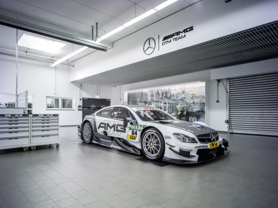  Mercedes-AMG C63 DTM Coupe MV Agusta 2015 года  (фото 2 из 4)